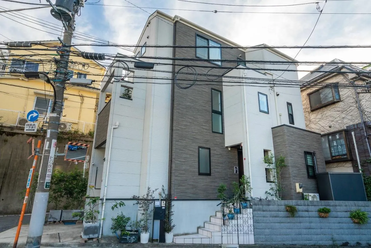 Villa 新宿区豪华别墅繁华地段，4大卧室3间浴室4间卫生间，山手线高田马场站徒步7分钟、专业设计、采光极佳位