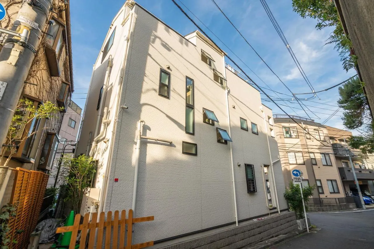 新宿区豪华别墅繁华地段，4大卧室3间浴室4间卫生间，山手线高田马场站徒步7分钟、专业设计、采光极佳位 Villa Tokyo
