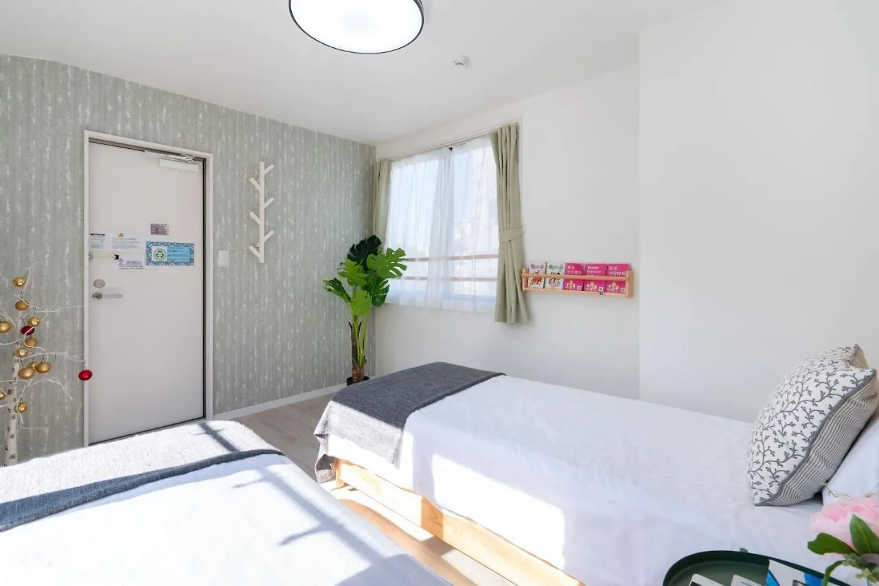 新宿区豪华别墅繁华地段，4大卧室3间浴室4间卫生间，山手线高田马场站徒步7分钟、专业设计、采光极佳位 Präfektur Tokio